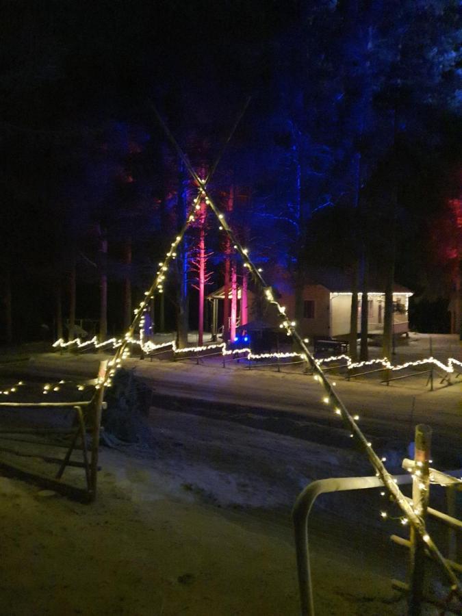 Majatalo Oravanpesae Lampsijärvi Exterior photo